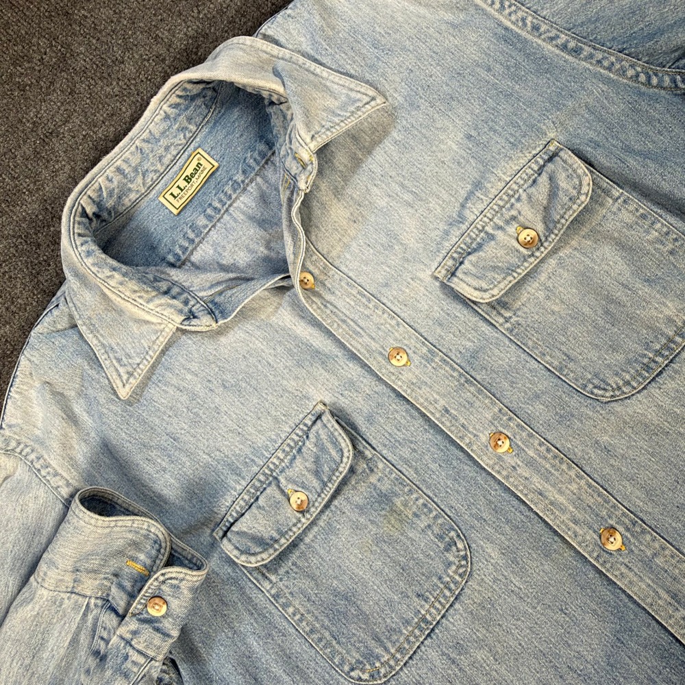 Vintage LL Bean Men Light Wash Denim Button Down Shirt Large Workwear Blue #4722